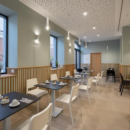 Aparthotel Plaza De La Luz 4*
